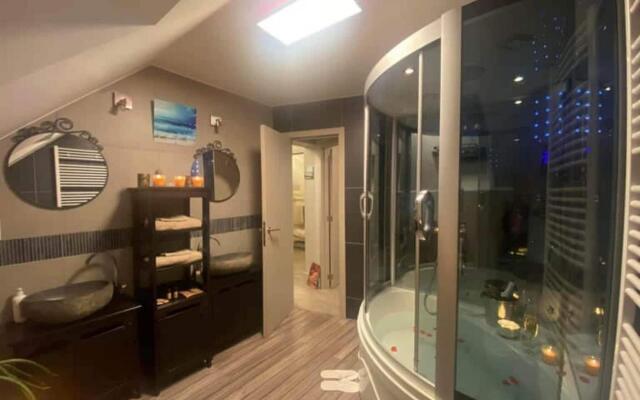 Apartment Au Fil de l'Eau with hot tub in Hotton