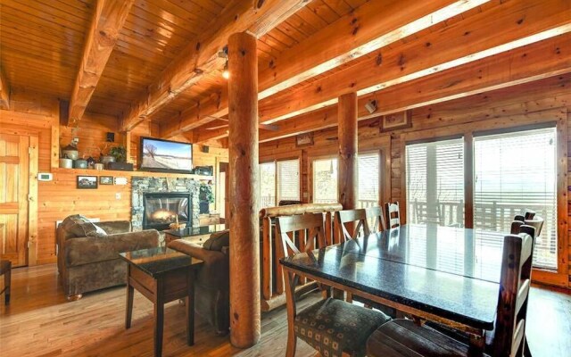 Mountaintop Lodge - Eight Bedroom Cabin