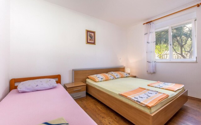 Beautiful Apartment in Duce With Wifi and 1 Bedrooms