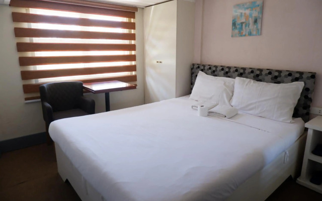 OYO 492 Sunset View Ridge Residences