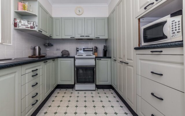 Laman Lodge, Unit 3, 15 Laman Street,