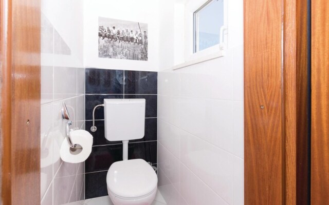 Nice Home in Podstrana With Wifi and 2 Bedrooms