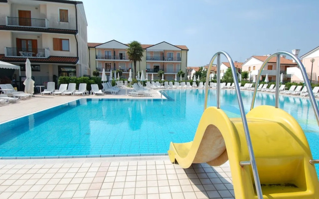 Sun Drenched Seaside Holiday Home with Pool near Venice