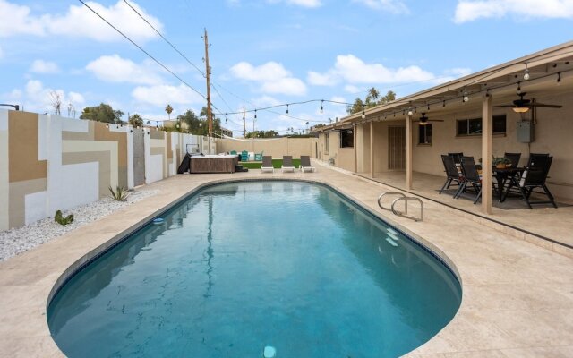 OldTown Lux 4BR/3BA HeatedPool+HotTub+GameRoom/14 by RedAwning