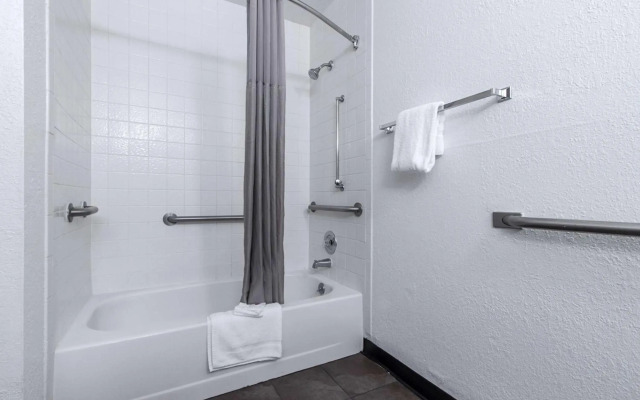 Motel 6 Norcross, GA - Atlanta Northeast