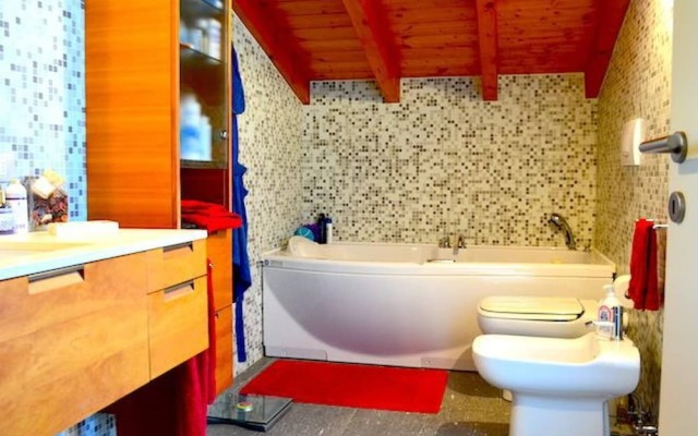 Casa Azalea Rossa - Luxury Lake View Home