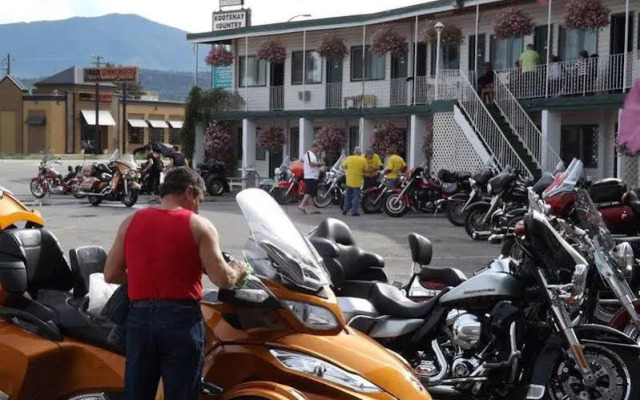 Kootenay Country Inn