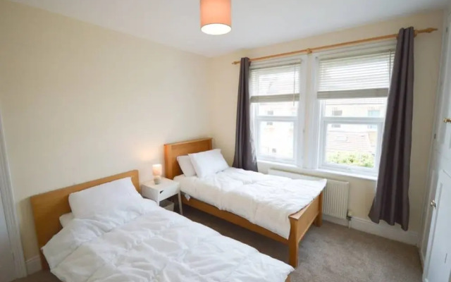 Spacious 3 Bedroom Home in Bath