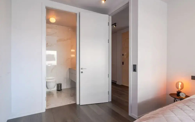Ocean Breeze Luxury Apartment