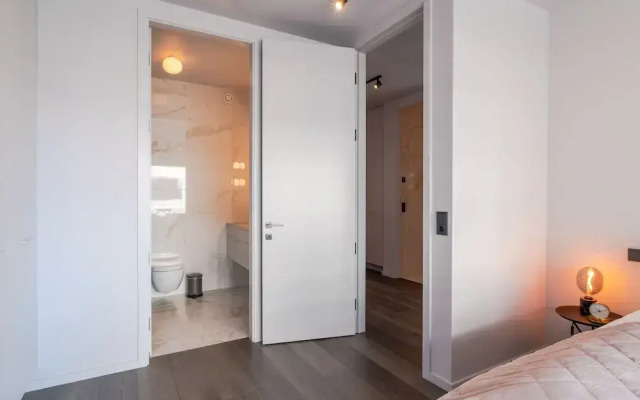 Ocean Breeze Luxury Apartment