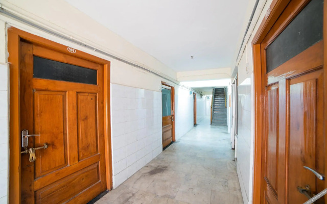 Sree Radha Lodge by OYO Rooms
