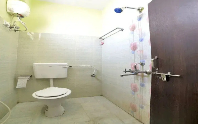 OYO 5564 Hitech Suites
