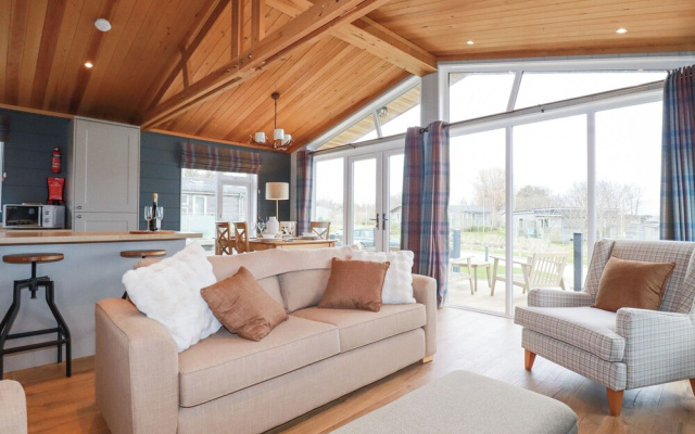 6 Meadow Retreat