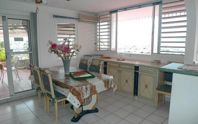 APPARTEMENT T 4 vue SUR MER