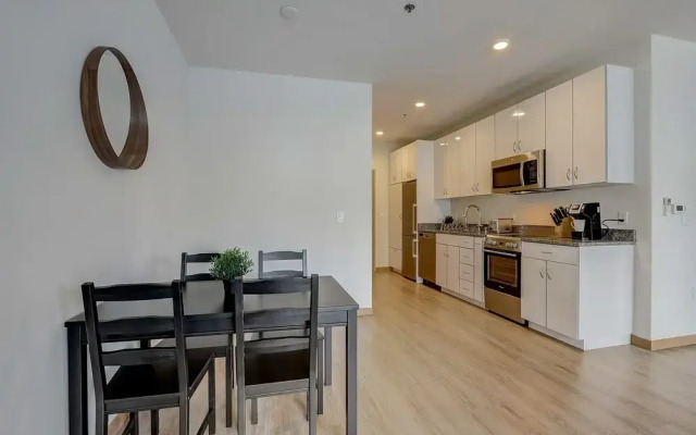 Chic Central Apartment with Free Parking