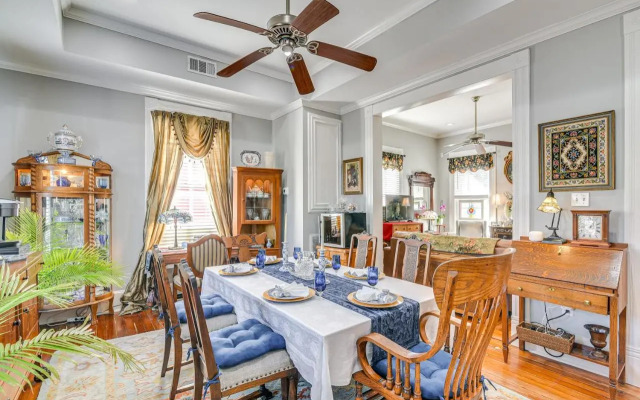 Walk to the Strand: Hideaway Haven Retreat