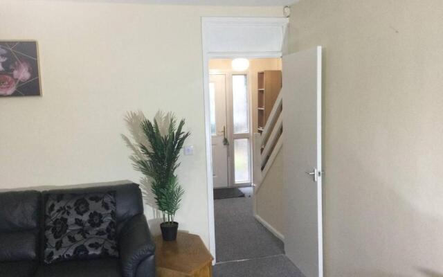Nice Residential Within Easy Reach To Town