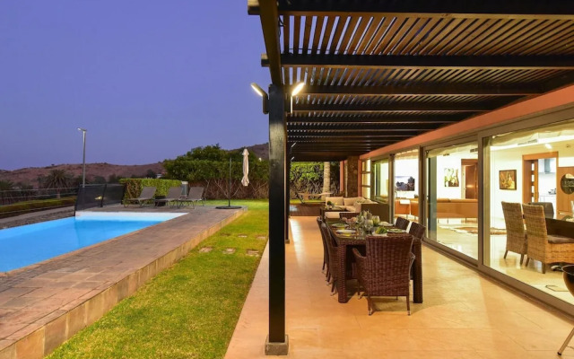 Villa With Private Pool in the Golf Resort