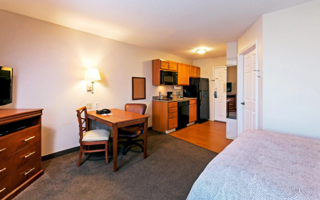 Candlewood Suites Pearland by IHG