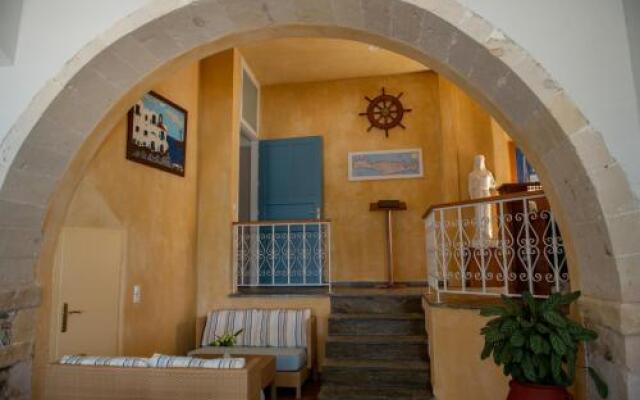 'Captain's House' Traditional Hotel Suites