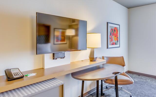 Holiday Inn & Suites Bellingham, an IHG Hotel