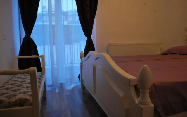 Happy Holiday Apartments