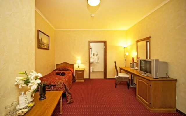Monte Kristo Hotel