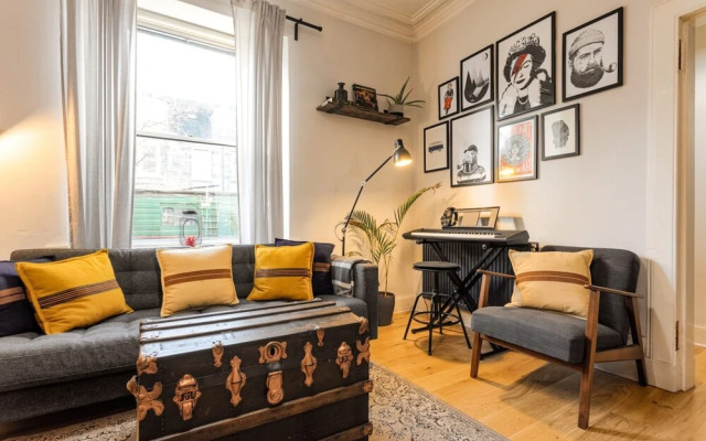 Modern and Jazzy 2 Bedroom House in Edinburgh