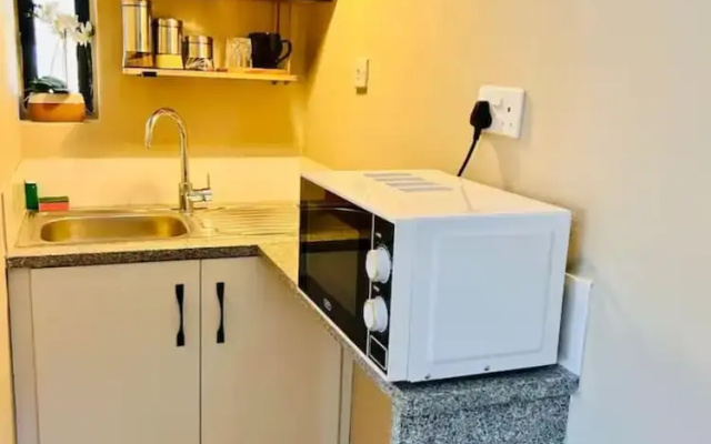 Modern Studio in Greendale - 2337