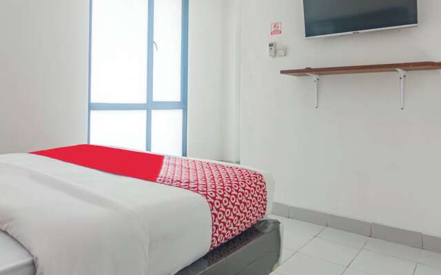 OYO 93958 J&B Smart Jatinegara