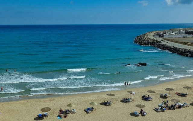 Playa Del Pacha Suites Hotel