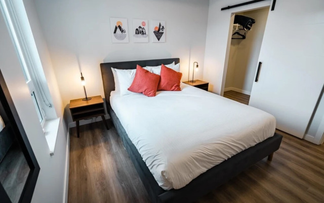 Gorgeous Modern Downtown Condo