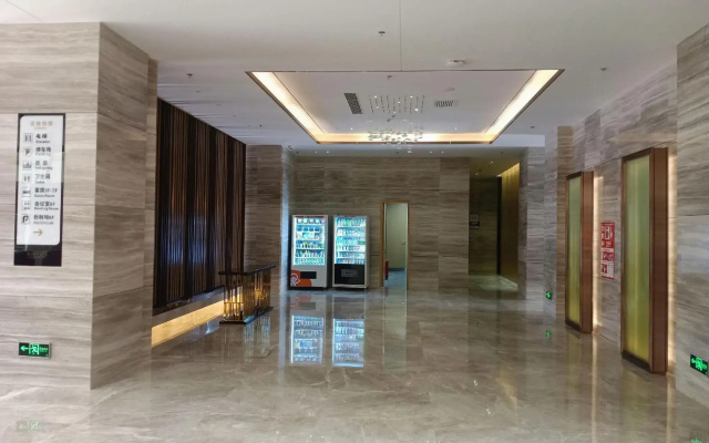 Mangshi Bailongshe Hotel (Dehong Mangshi Airport Dehong Mangshi Square Branch)