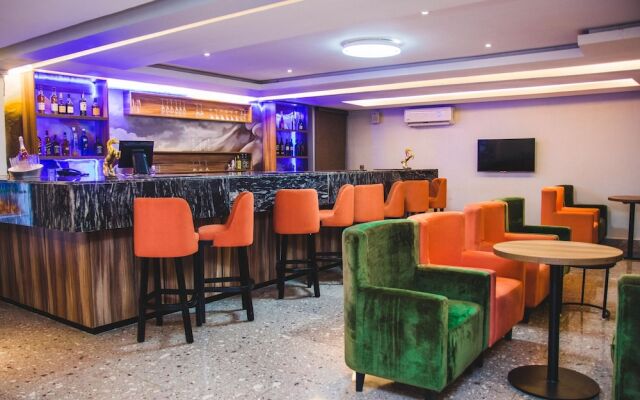 Bon Hotel Platinum
