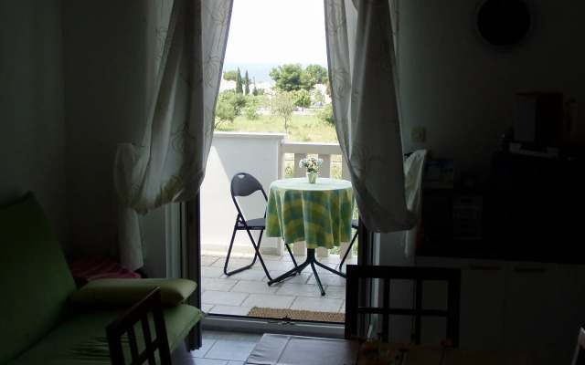 Apartment Lado - free parking: A1 Supetar, Island Brac