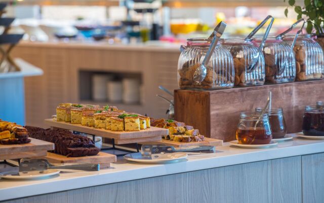 Leonardo Plaza Cypria Maris Beach Hotel & Spa