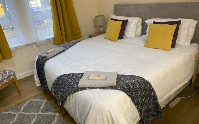 Alphastudio-leeds-walk 2-city-centre-freepark-wifi