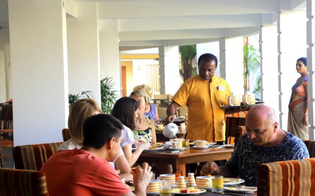 Hibiscus Beach Hotel And Villas