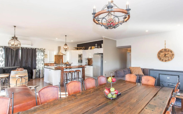 Oak & Barrel / 7 Twynam Street