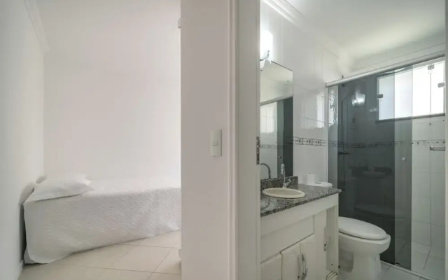 896 - Cobertura com piscina e vista mar