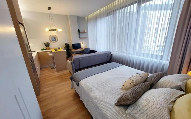 Charming Central Studio with AC