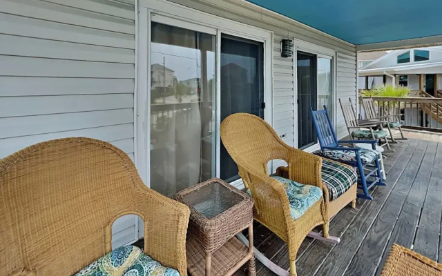 Sassy Seahorse by Topsail Realty