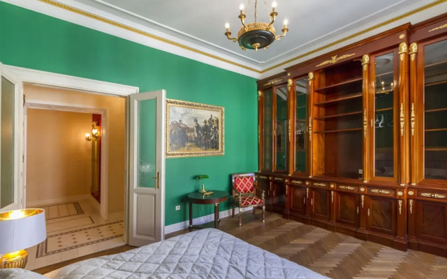 Filip Palace Luxurious Apartment
