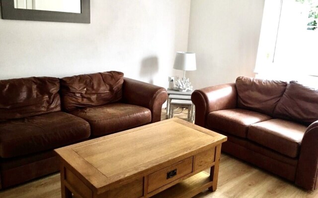 Entire 3-bed House - Child & Pet Friendly