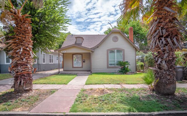 Large 3br/2ba Family Home W/patio Near Downtown!