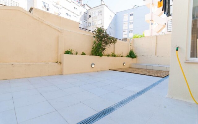 Spacious Basement in Alameda With Lovely Terrace!