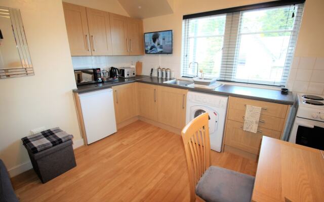 Atholl Rd Self Catering - 127 Central Location