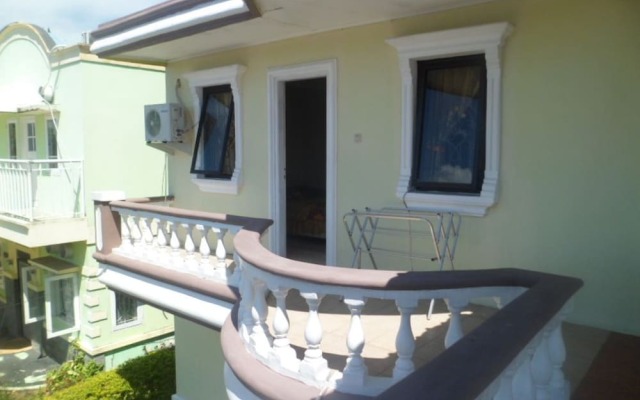 Villa Kota Bunga Protea