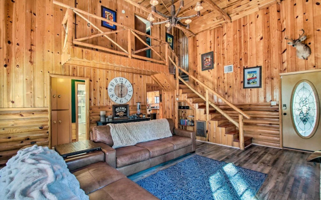 Furnished Patio & Fire Pit: Pinetop Cabin!