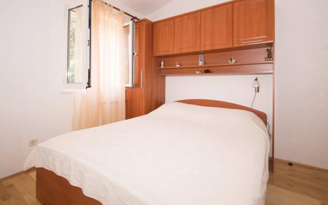 Nice Apartment in Racisce With 2 Bedrooms and Wifi